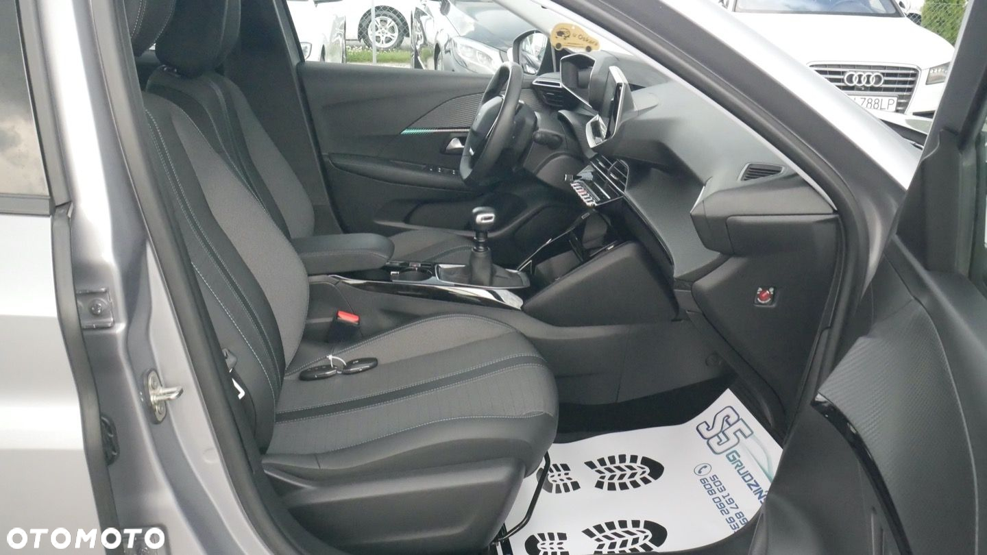 Peugeot 208 - 13