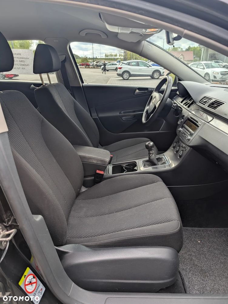 Volkswagen Passat 1.9 TDI DPF BlueMotion - 13