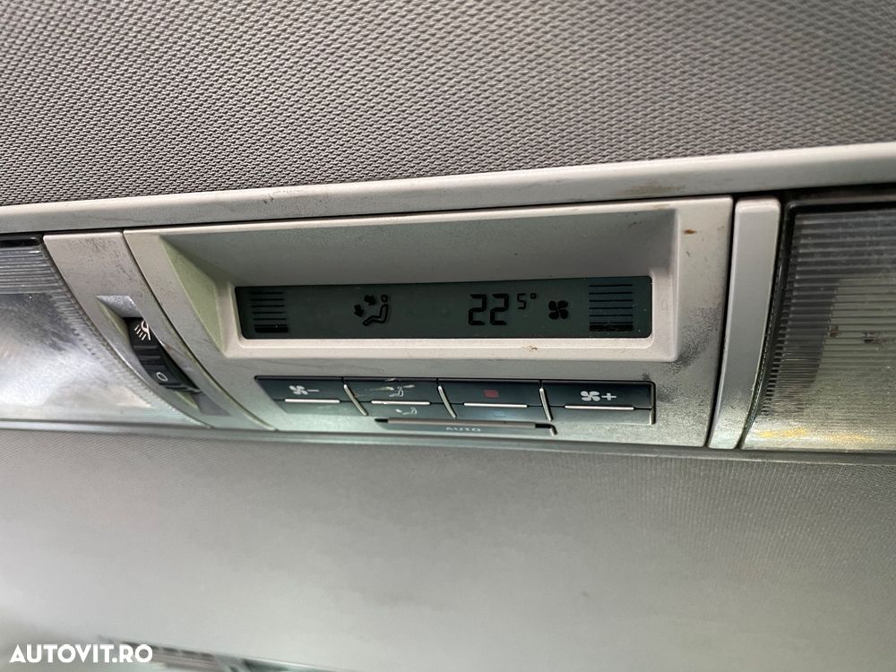 Volkswagen Transporter Caravelle Kurz DPF Comfortline - 9