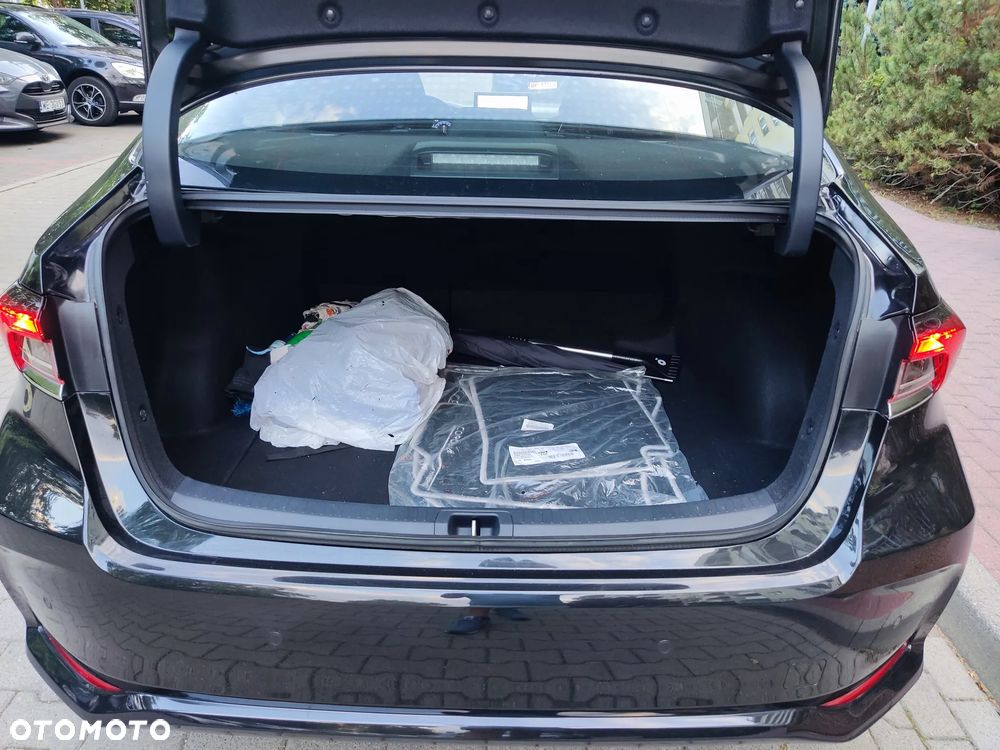 Toyota Corolla 1.8 Hybrid Comfort - 13