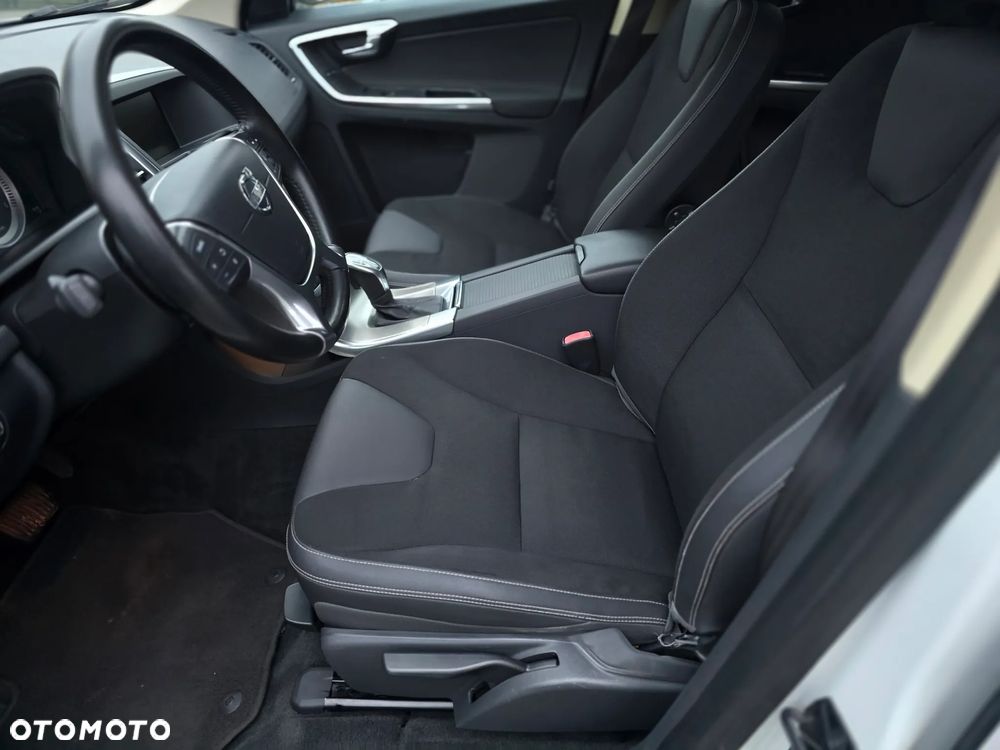 Volvo XC 60 D4 AWD Geartronic Momentum - 9