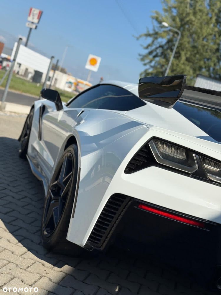 Chevrolet Corvette - 11