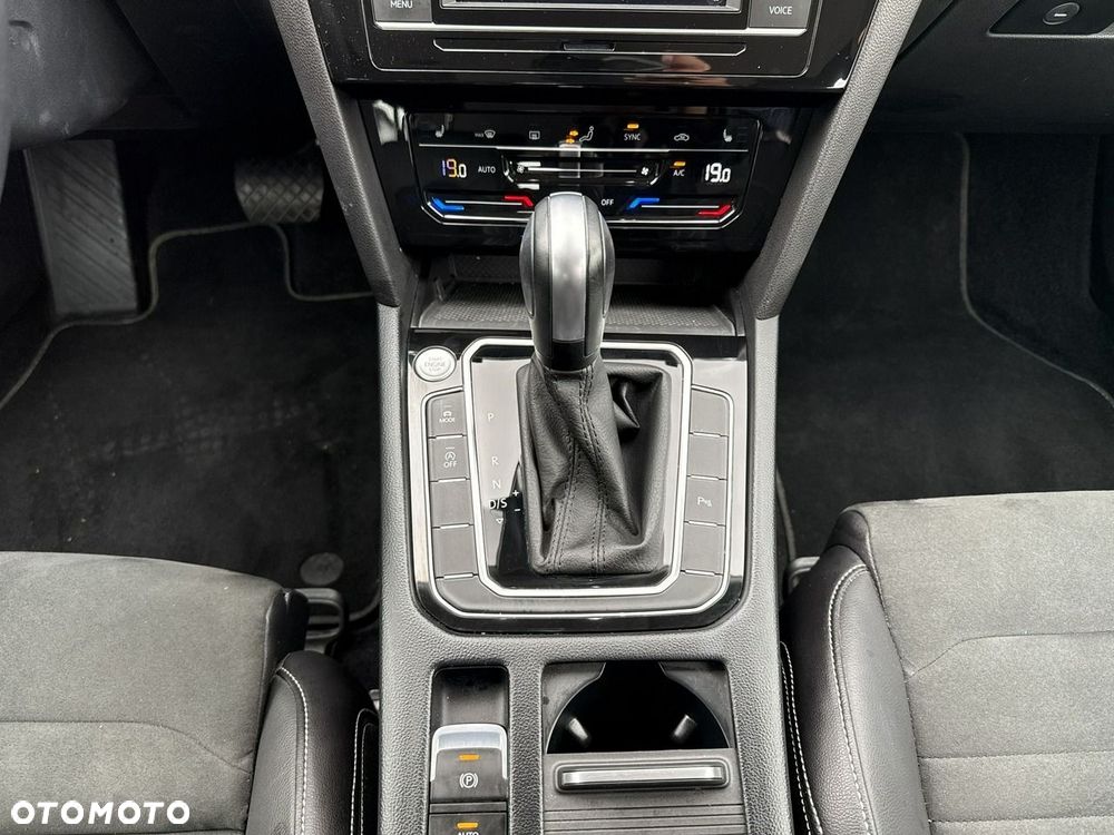 Volkswagen Passat 2.0 TSI Elegance DSG - 25