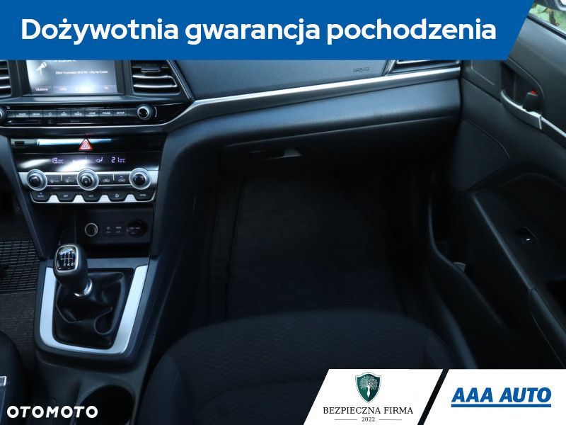 Hyundai Elantra - 10