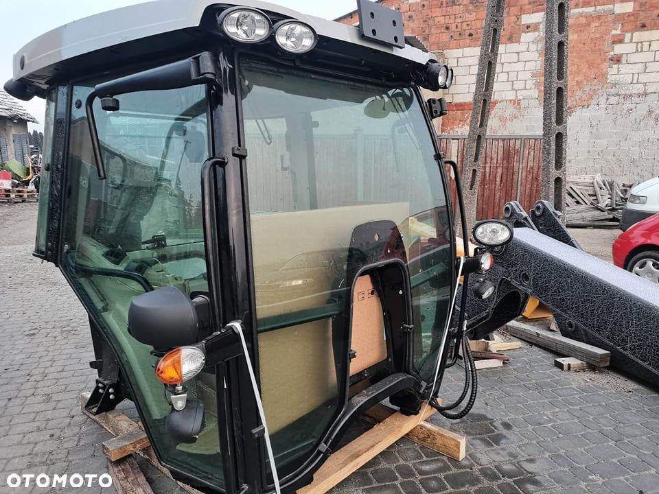 Kabina z wyposażeniem Massey Ferguson serii 7600 - 13