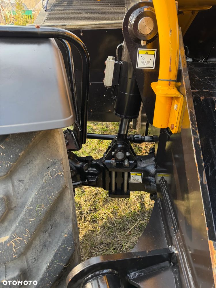 Haulotte HTL 4017 Ładowarka Teleskopowa Dźwig 17m. z Bocianem 22m. Łyżka szufla. widły z Hydraulicznym posuwem! Maszyna z Komuny Norweskiej! Jak Nowa z Salonu. DEKRA aktualna na cały osprzęt! Kamera + szybkozłącze! Bocian 5m. Szybka wolna jazda! Pełna Dokumentacja Serwisowa! Opony zero zużycia! Zero luzów i wycieków! Stabilizatory 2ośie. Wielka Okazja 3430 mtg! Webasto. Gniazdo 220v. Bogata Wersja Norweska - 17