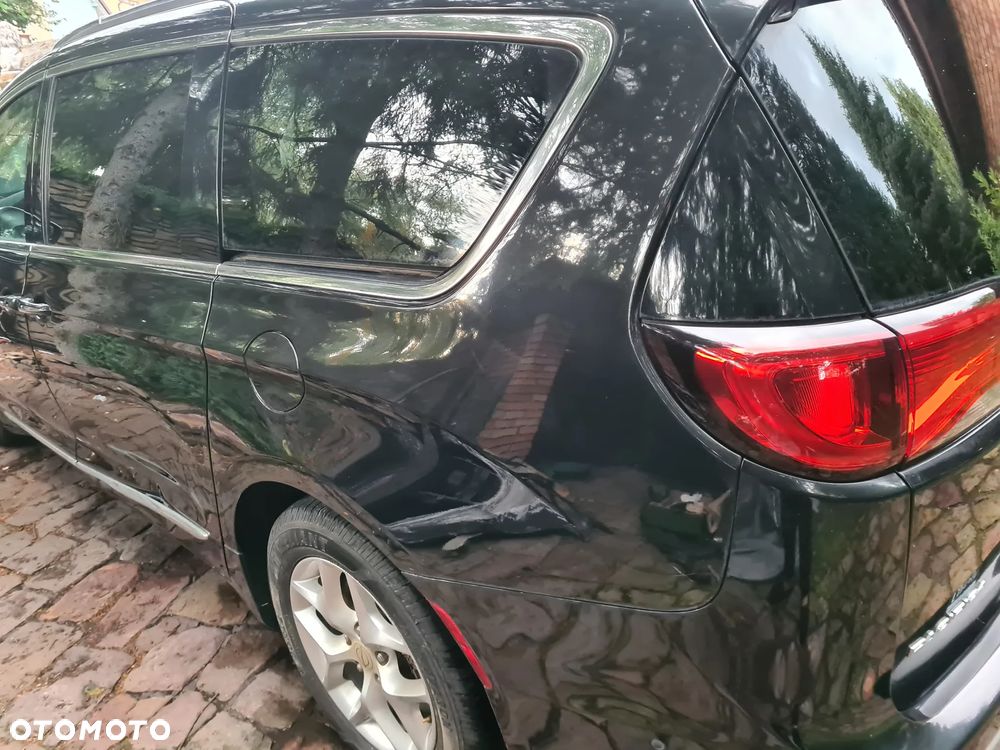 Chrysler Pacifica - 13