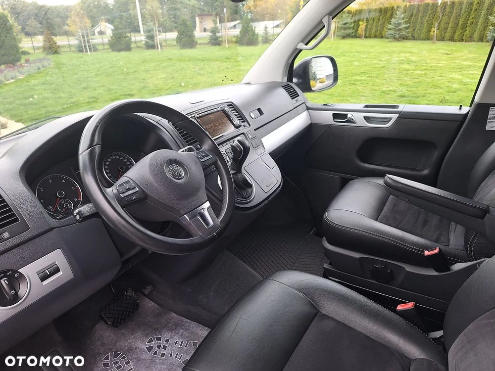 Volkswagen Multivan - 21