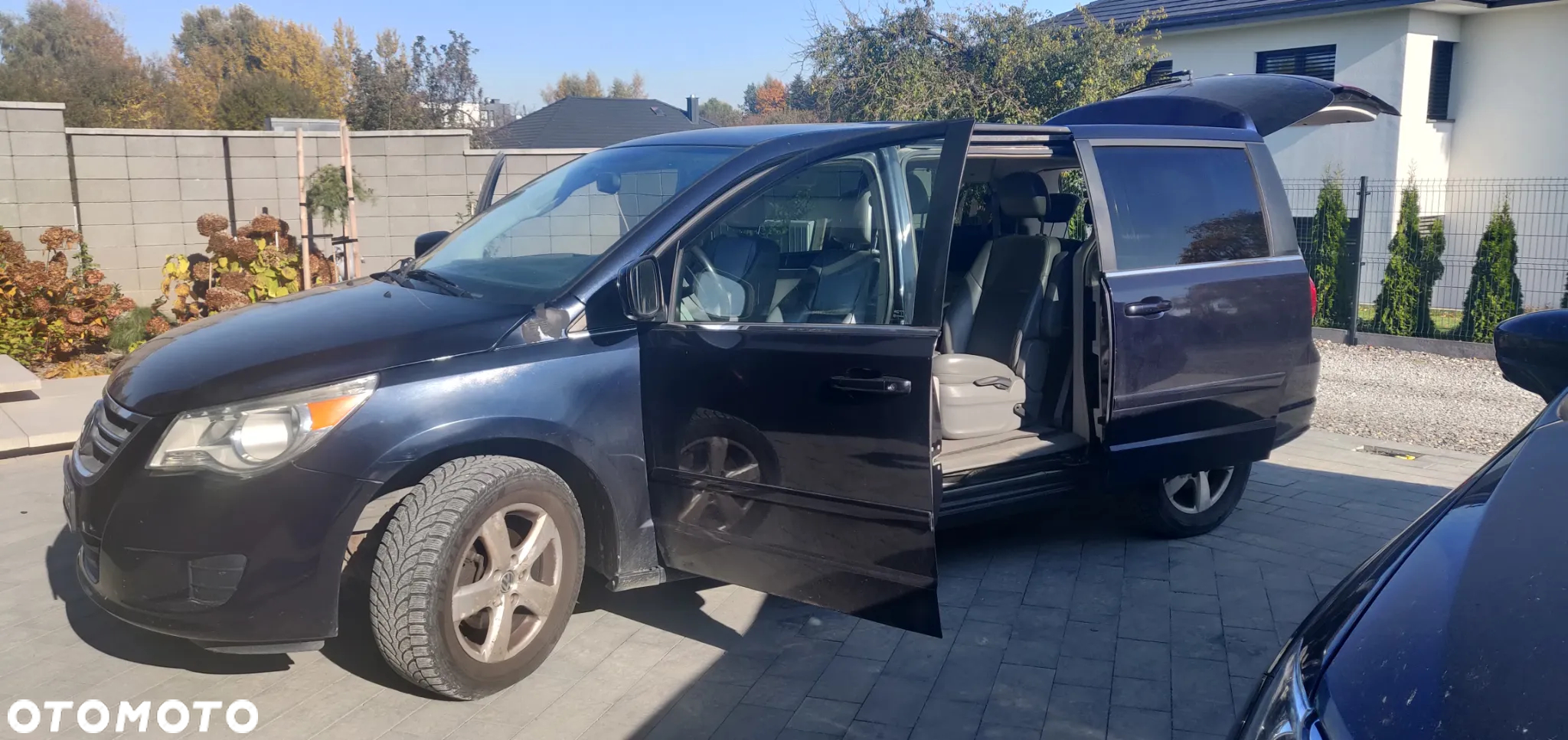 Volkswagen Routan - 7