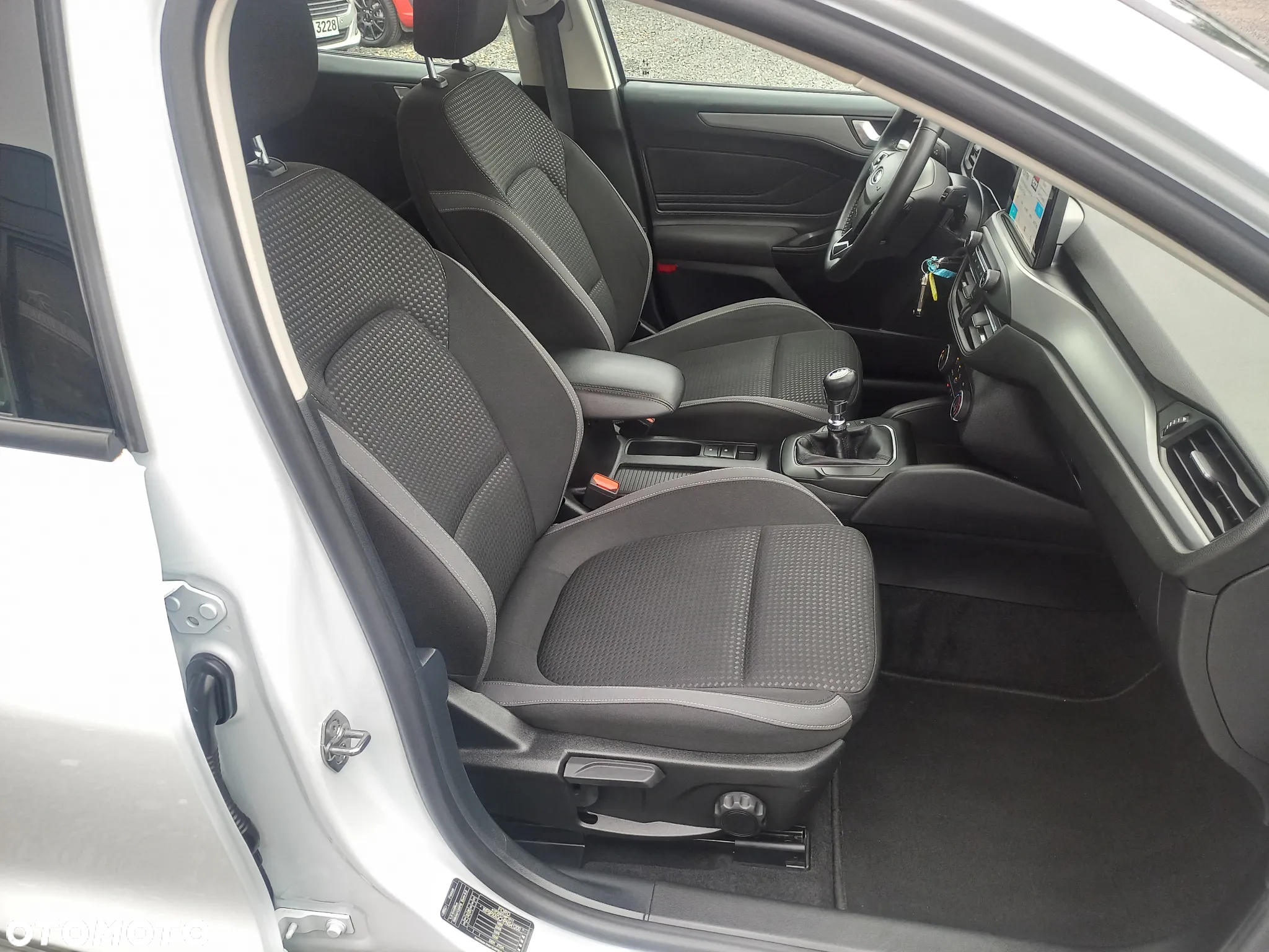 Ford Focus 1.5 EcoBlue Start-Stopp-System COOL&CONNECT DESIGN - 17