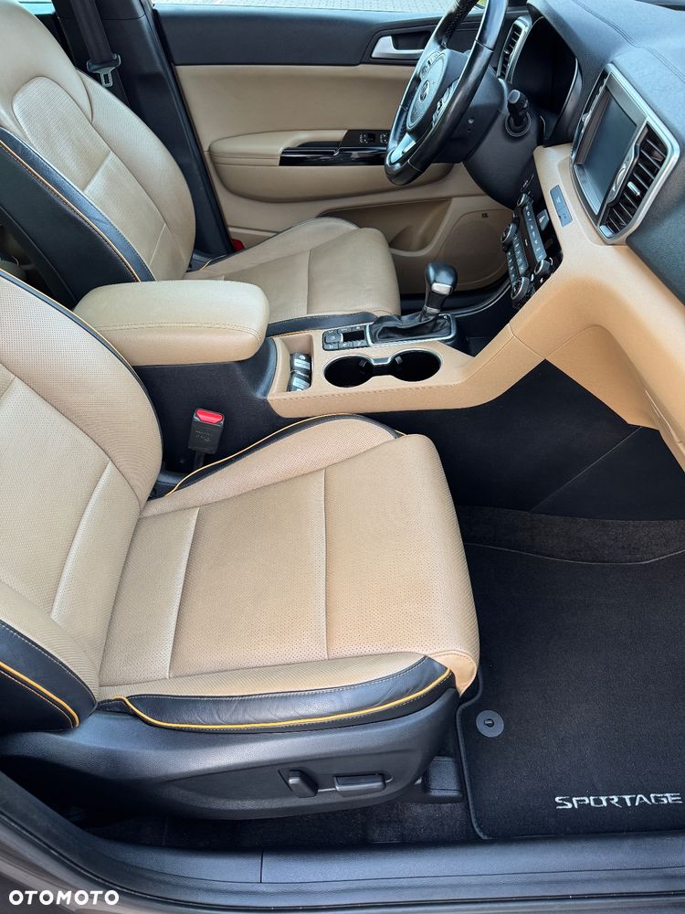 Kia Sportage 2,0 CRDI AWD Platinum - 26