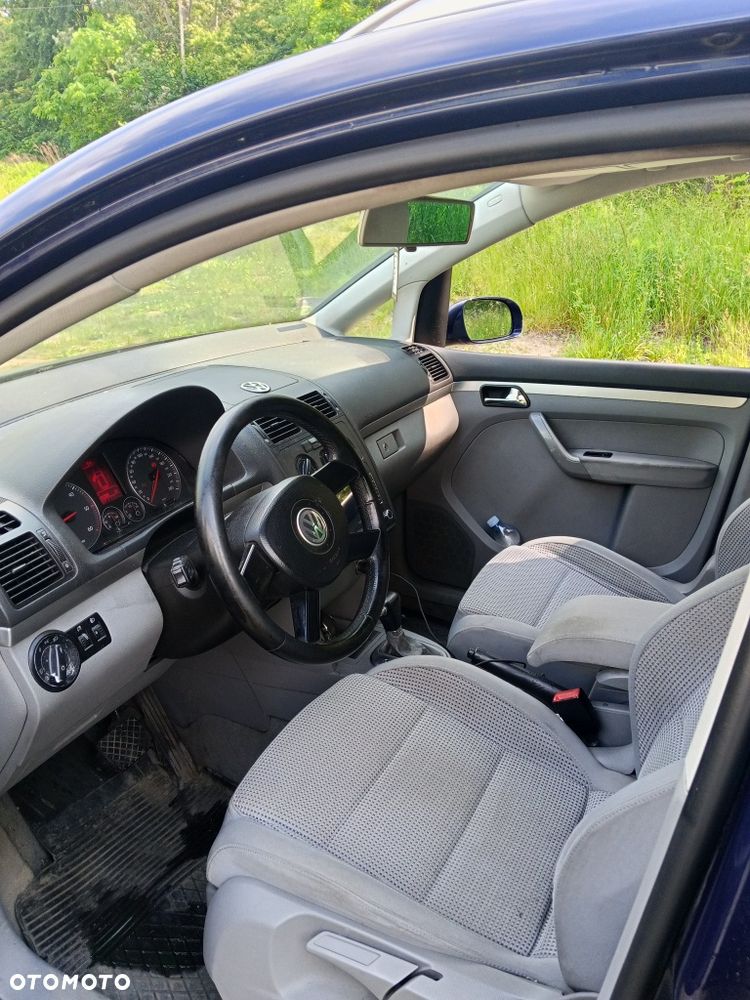 Volkswagen Touran - 5