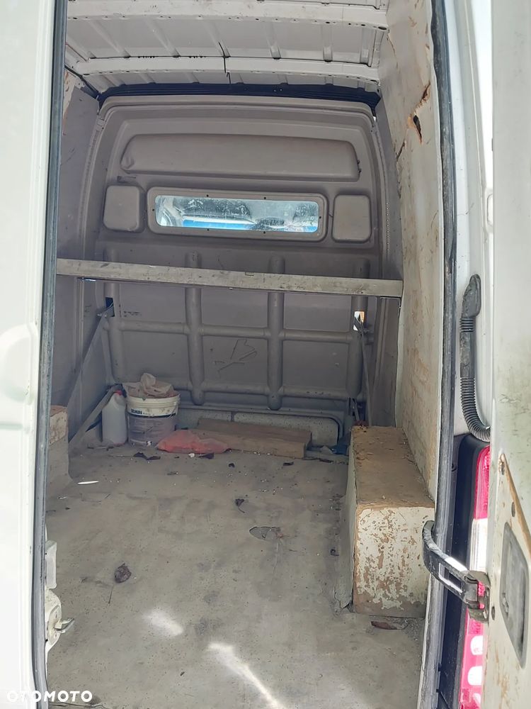 Mercedes-Benz Sprinter - 12