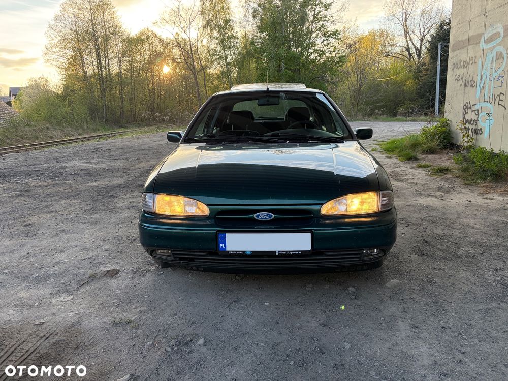 Ford Mondeo 1.8 CLX - 8