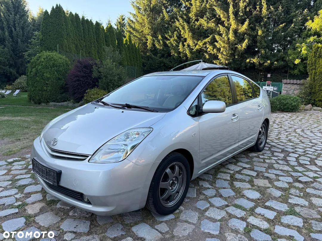 Toyota Prius (Hybrid) - 1