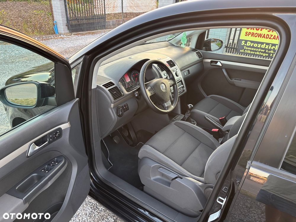 Volkswagen Touran - 5