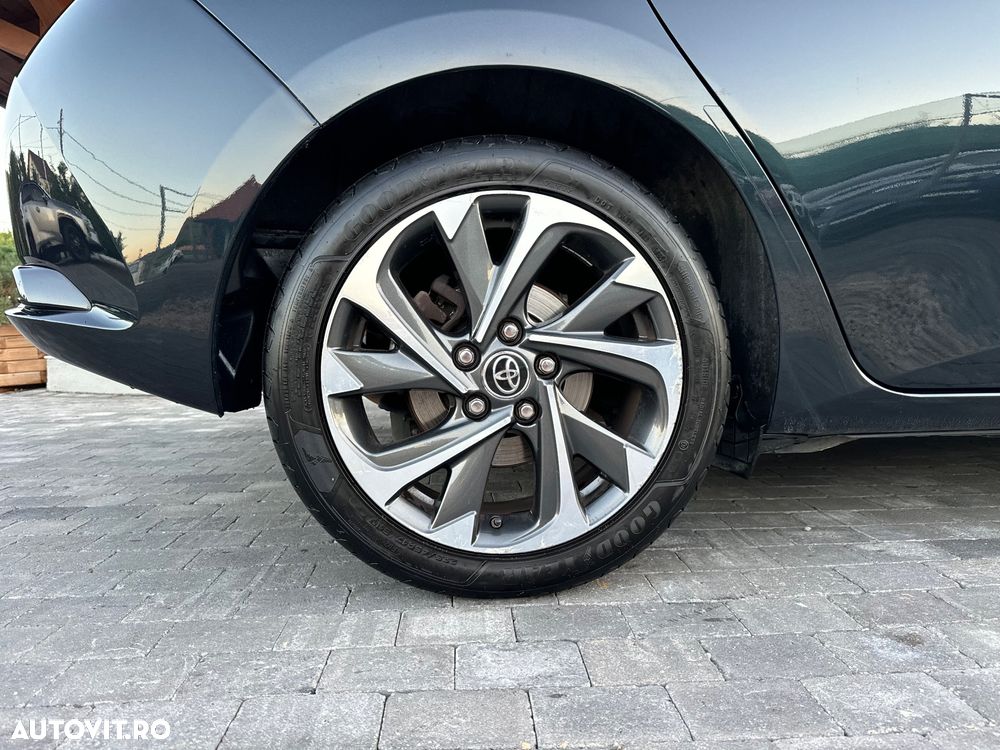 Toyota Auris 1.8 L VVT-i Hybrid Sol - 30