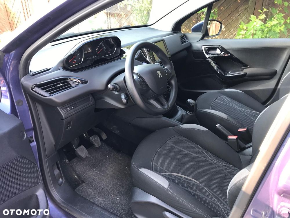 Peugeot 208 - 11