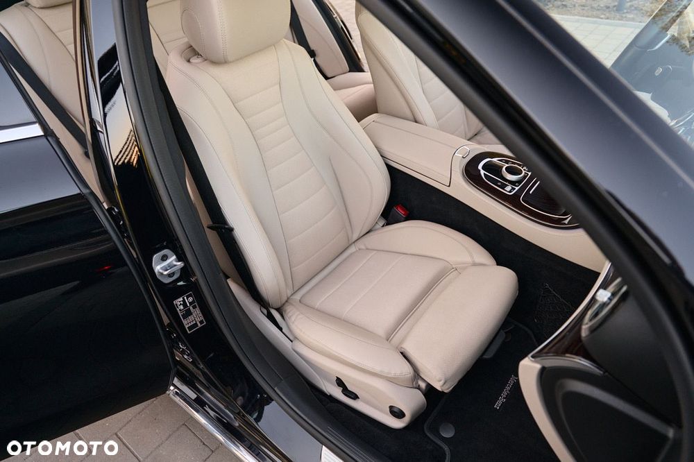 Mercedes-Benz Klasa E 220 d 9G-TRONIC - 19