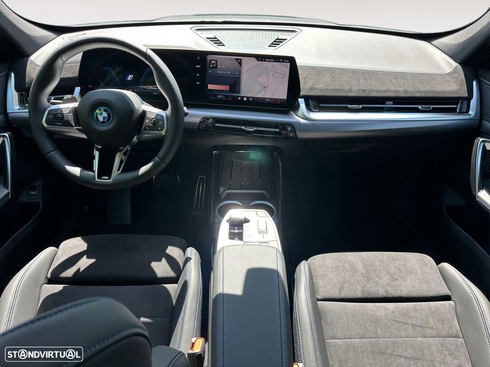 BMW iX1 eDrive20 - 10