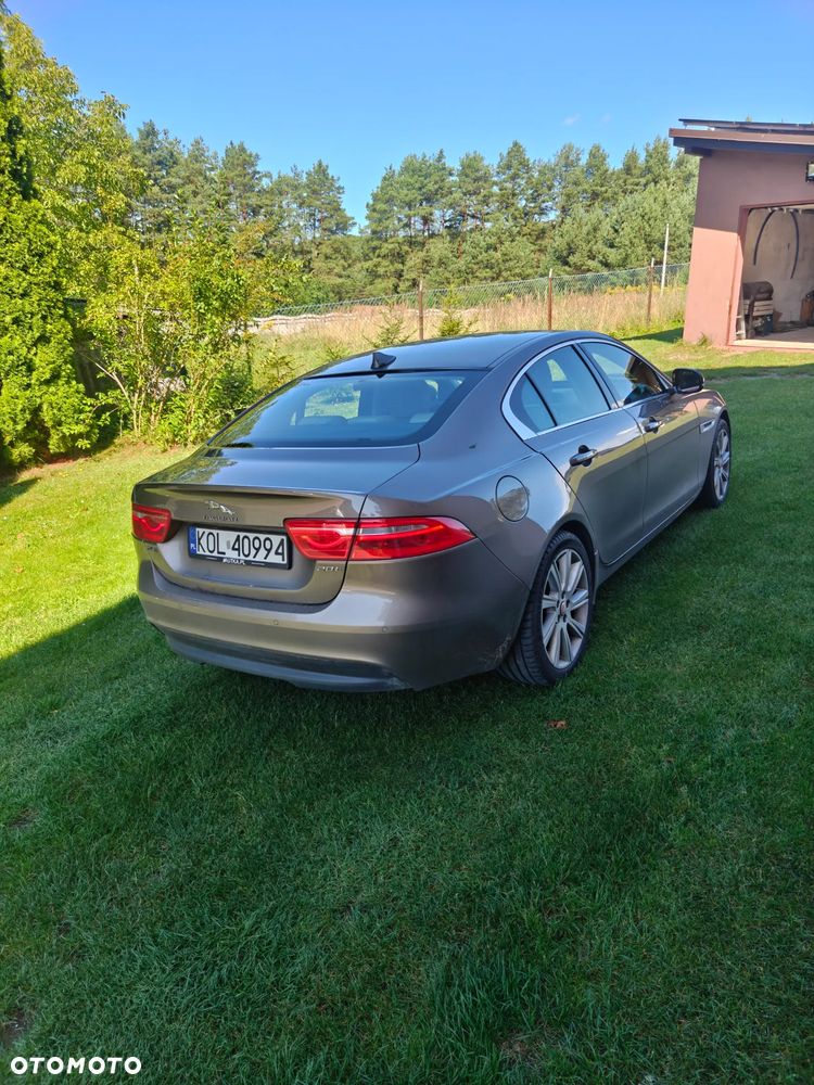 Jaguar XE 2.0 T Prestige - 5