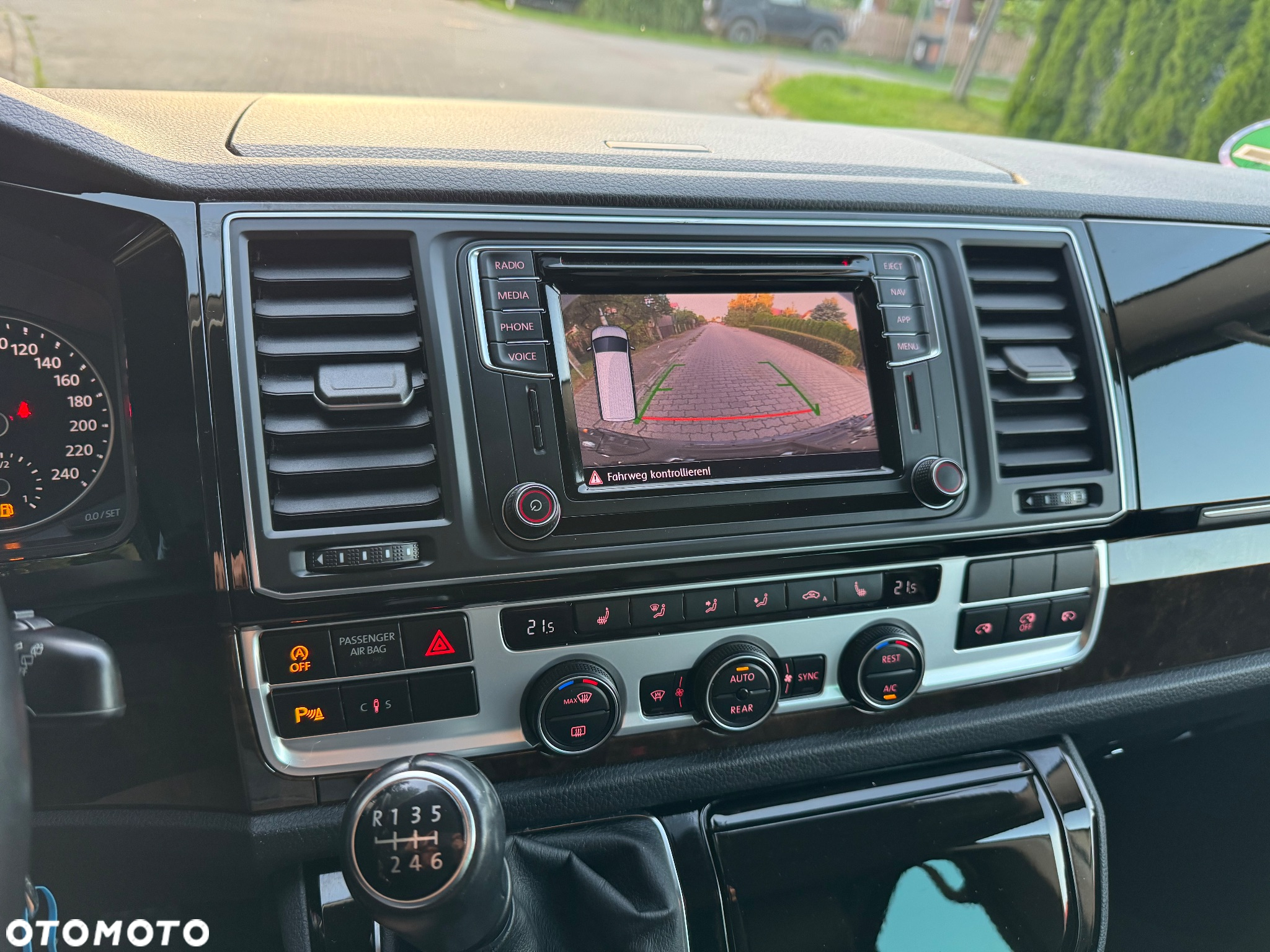 Volkswagen Caravelle 2.0 BiTDI L1 Highline - 17