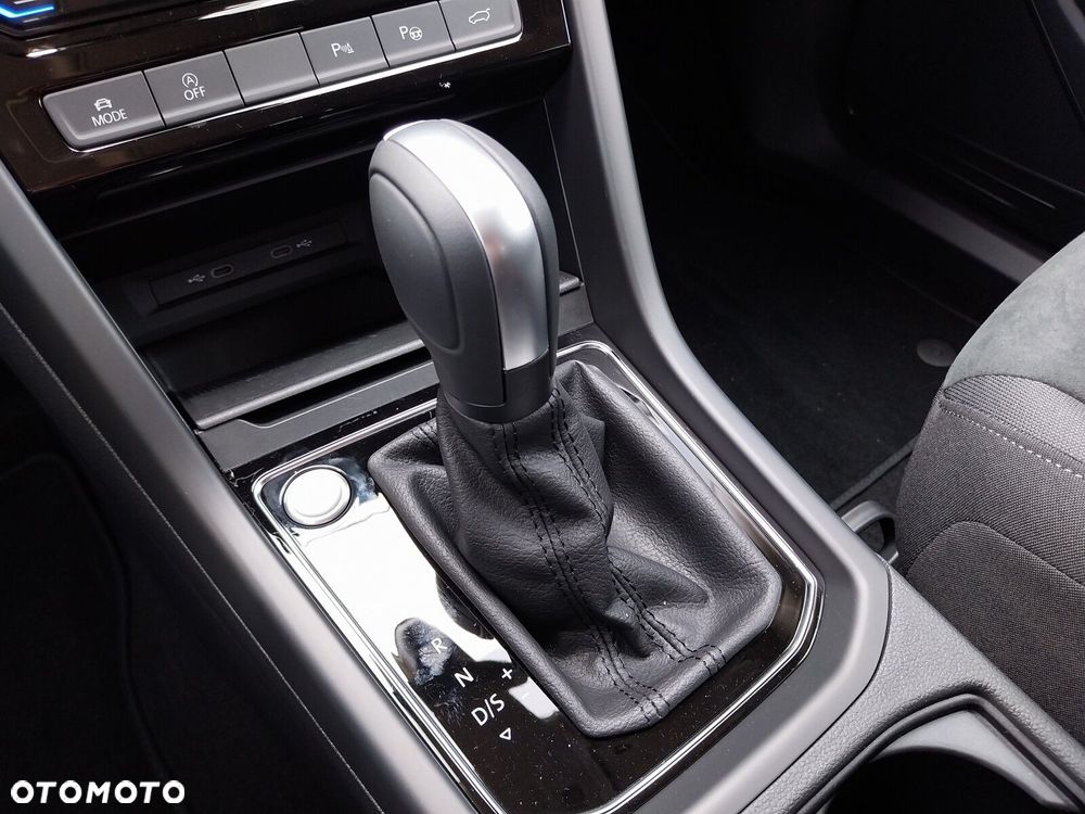 Volkswagen Touran - 26