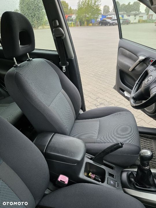 Toyota RAV4 D-4D 4x4 - 9