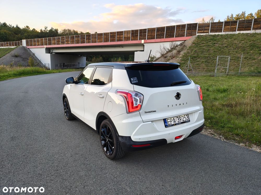 SsangYong/KGM Tivoli e-XGi 160 2WD Black+White - 21