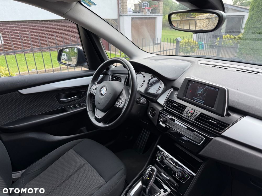 BMW Seria 2 218d - 17