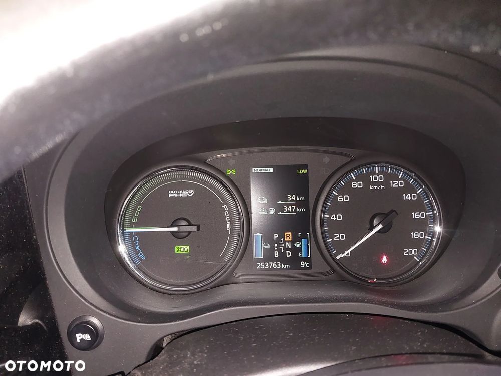 Mitsubishi Outlander 2.0 4WD - 10