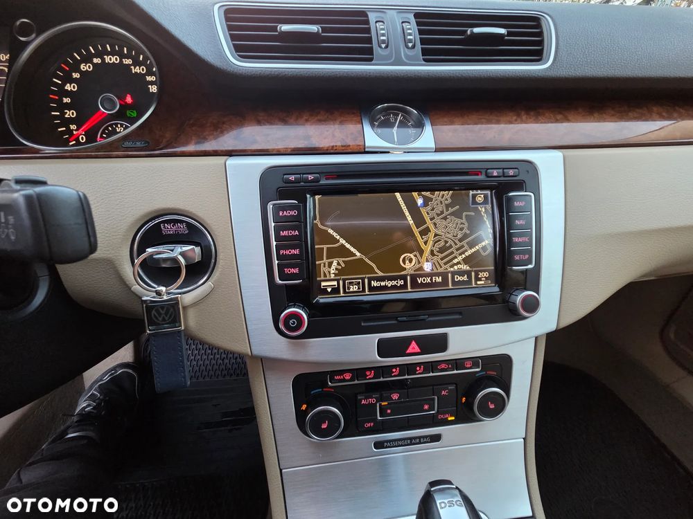 Volkswagen Passat - 16