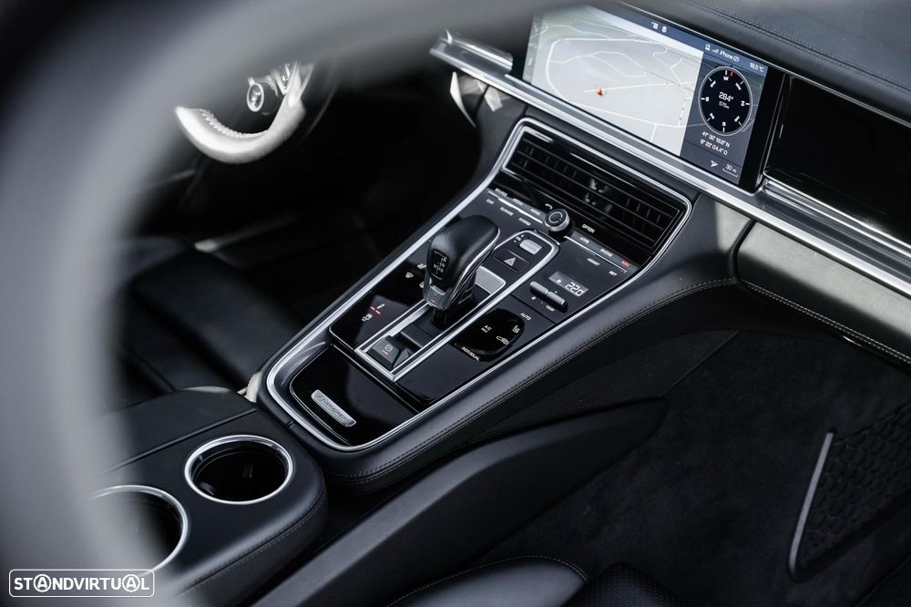 Porsche Panamera Sport Turismo 4 E-Hybrid - 23