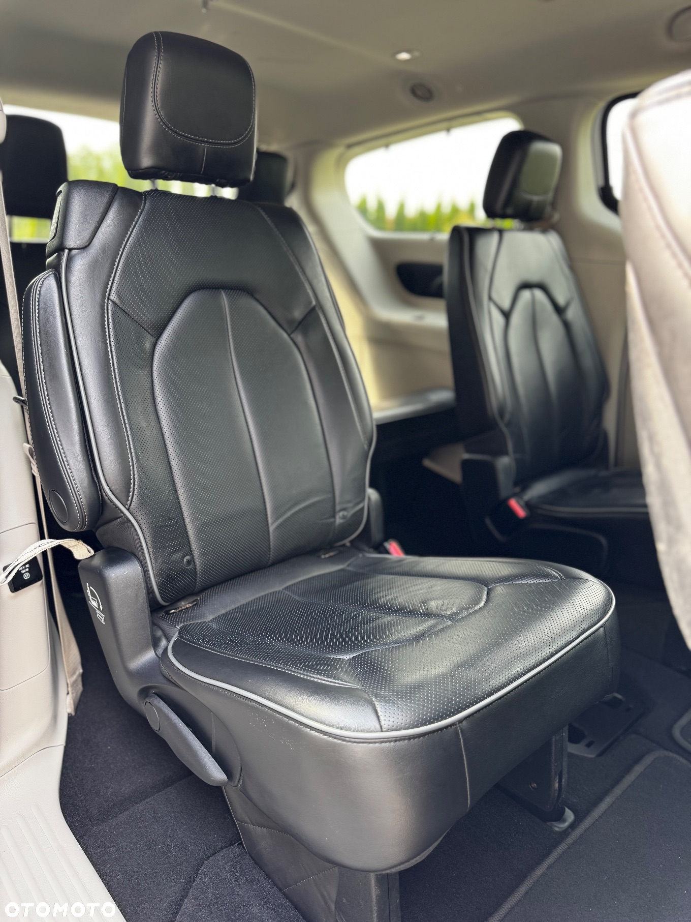 Chrysler Pacifica - 20