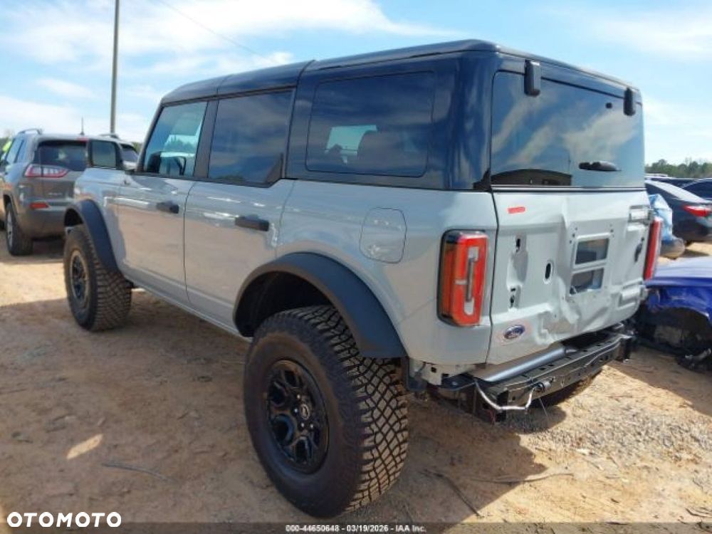 Ford Bronco - 11