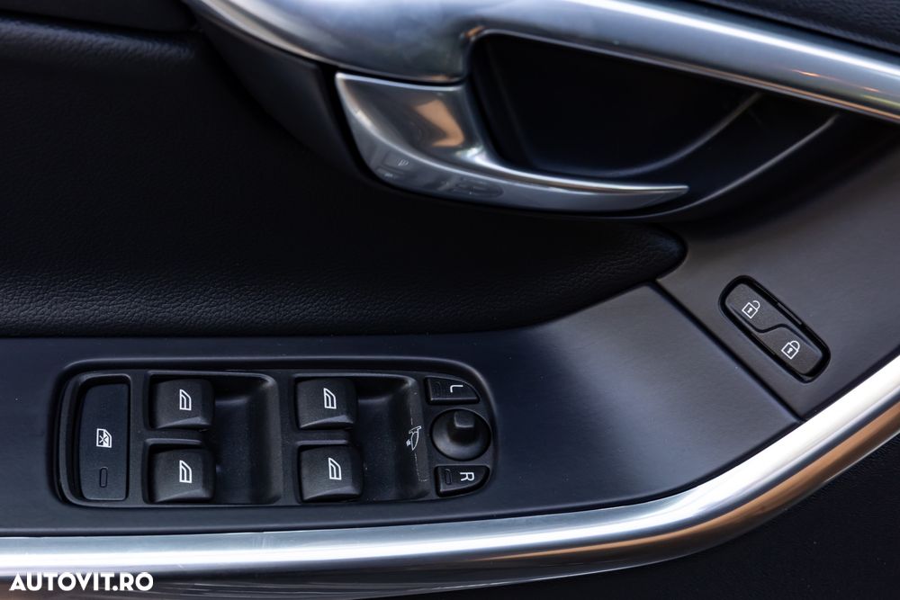 Volvo XC 60 D4 AWD Geartronic Summum - 37