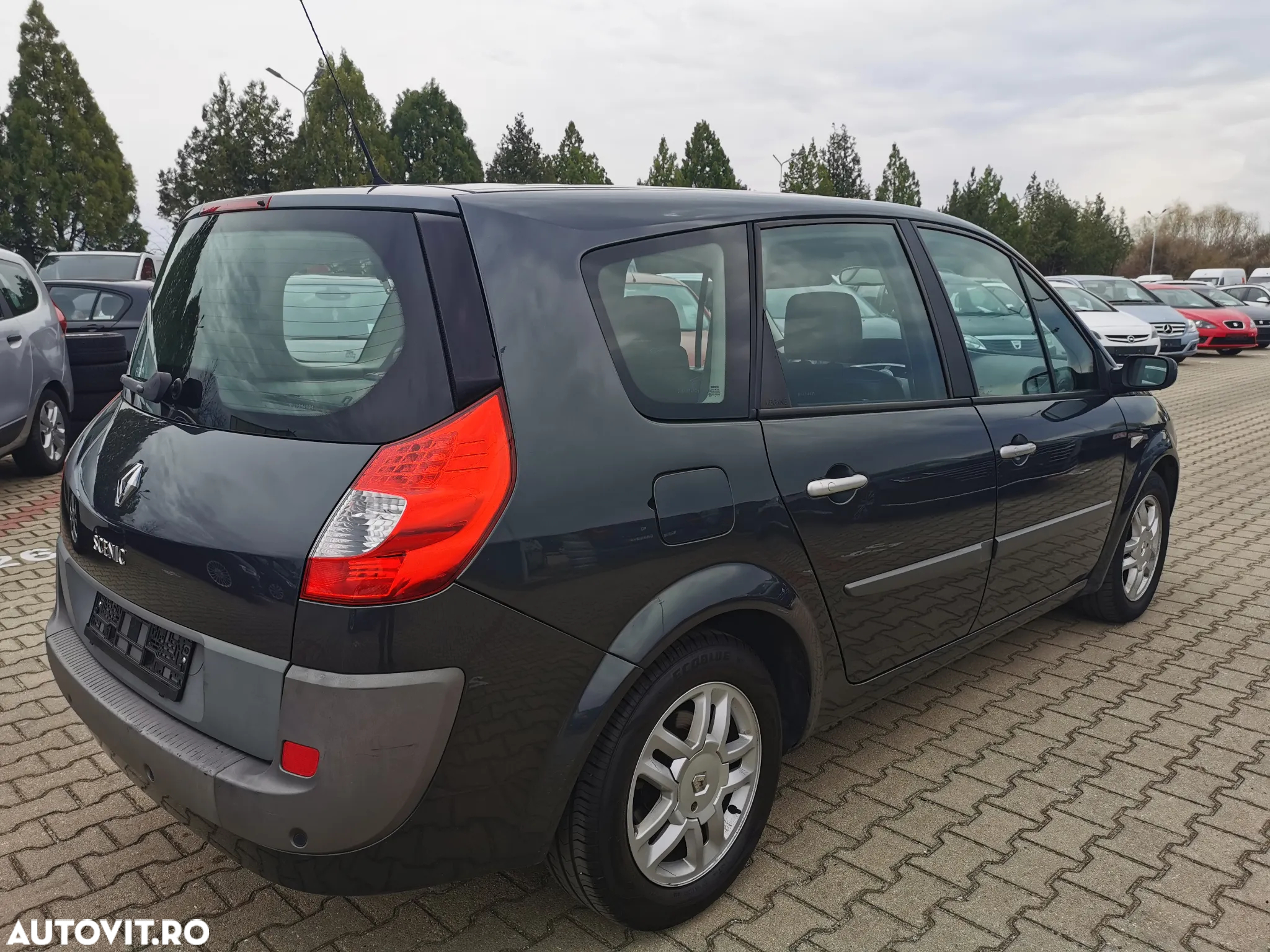 Renault Grand Scenic 1.9 dCi FAP Dynamique - 3