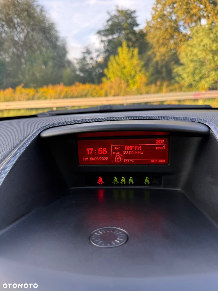 Peugeot 207 1.6 HDi Sporty - 32