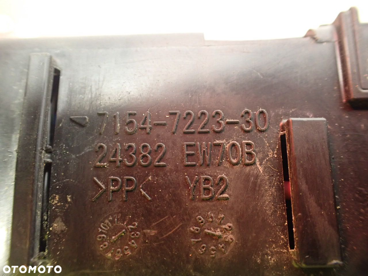 SKRZYNKA BEZPIECZNIKÓW NISSAN JUKE I 7154-7223-30 - 7