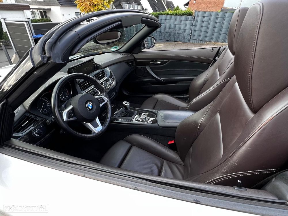 BMW Z4 sDrive20i - 13