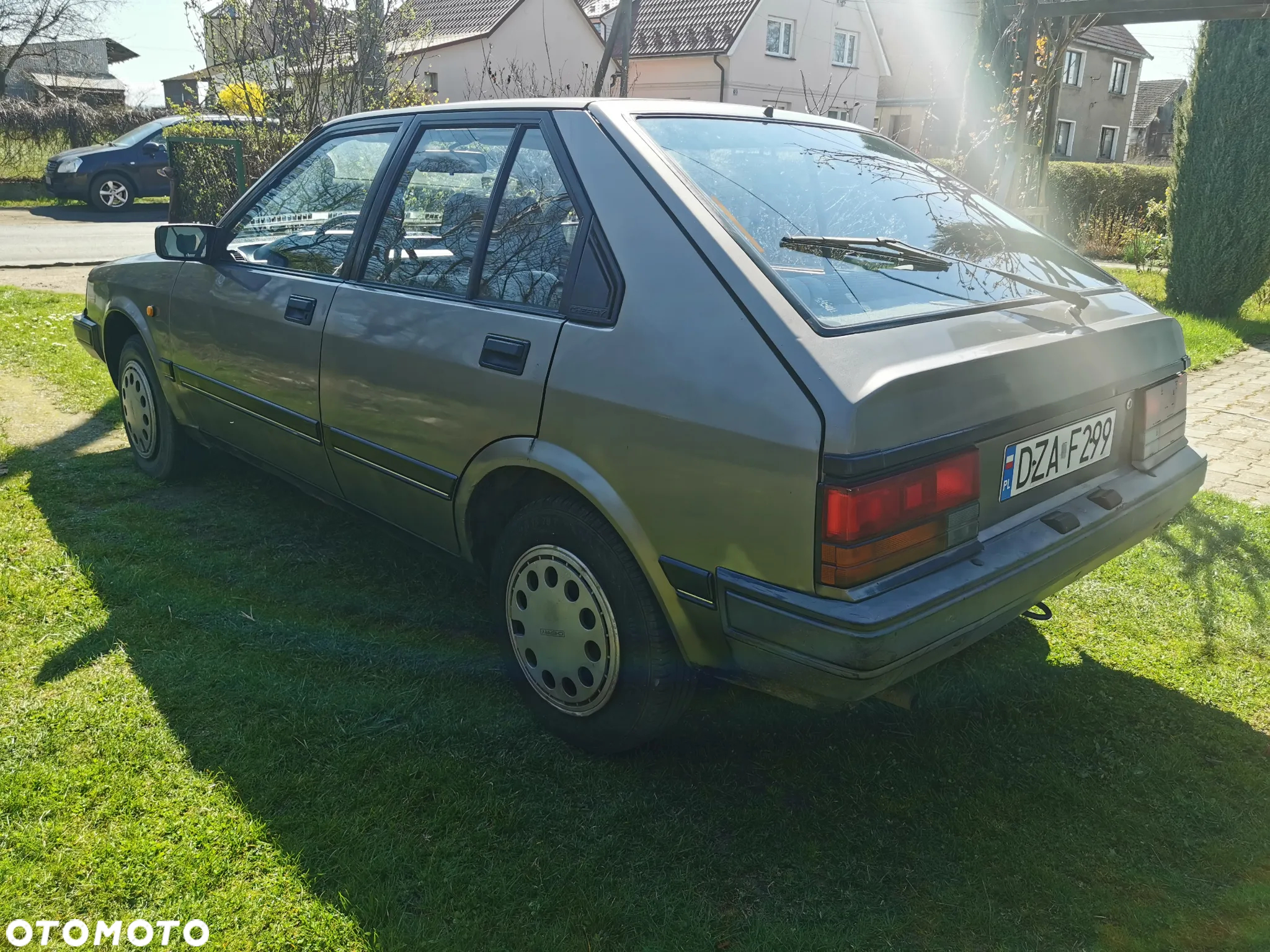 Nissan Cherry - 4