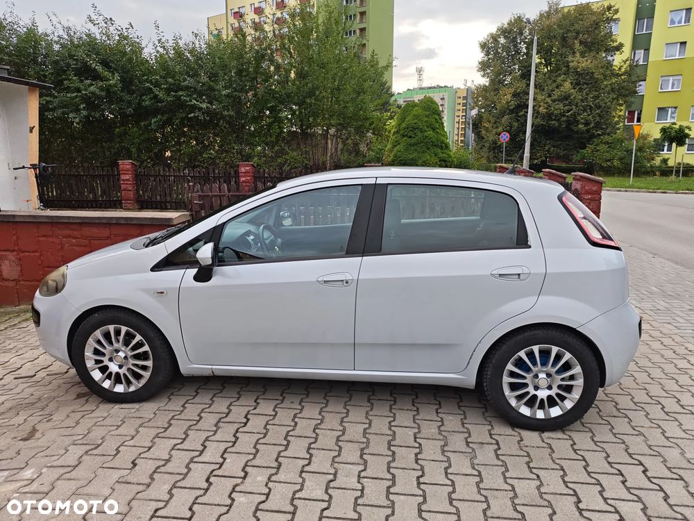 Fiat Punto 2011 photo 4