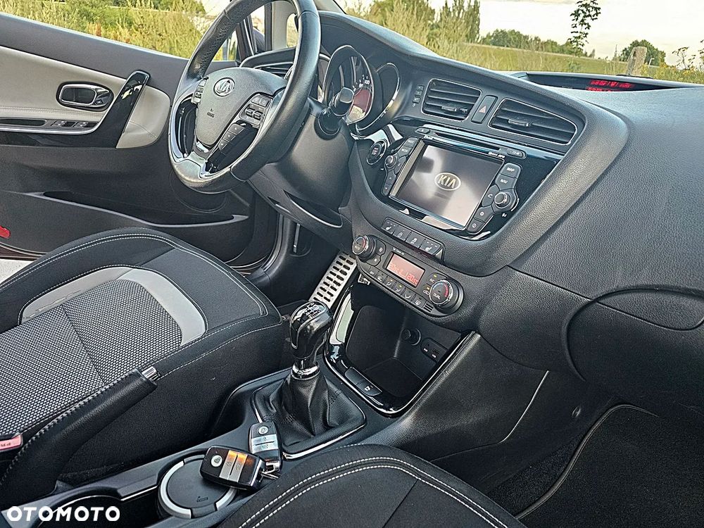 Kia Ceed 1.6 GDI Platinum Edition - 23