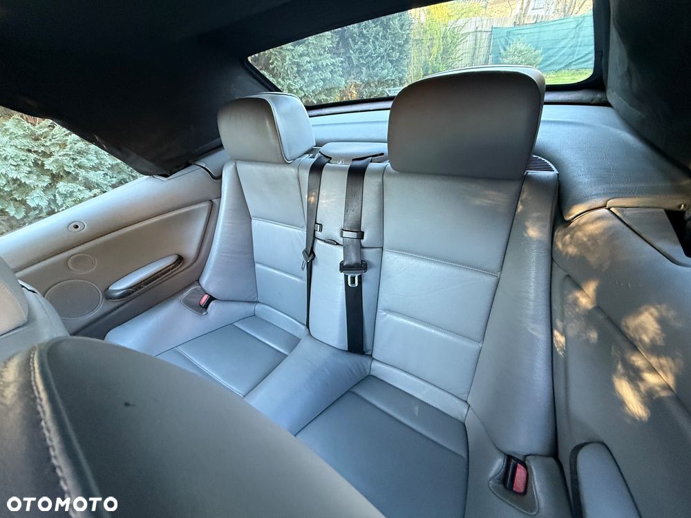 BMW Seria 3 325i - 23
