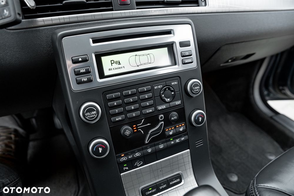 Volvo XC 70 D5 AWD Momentum - 30