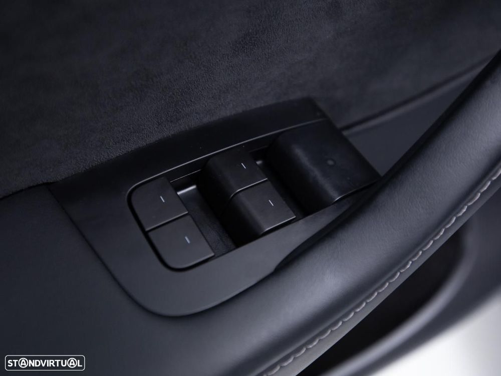 Tesla Model Y Long Range Dual Motor AWD - 18
