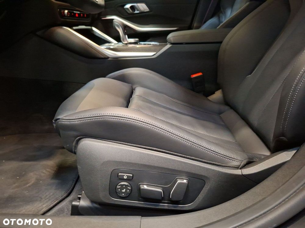 BMW M3 Competition xDrive sport - 14