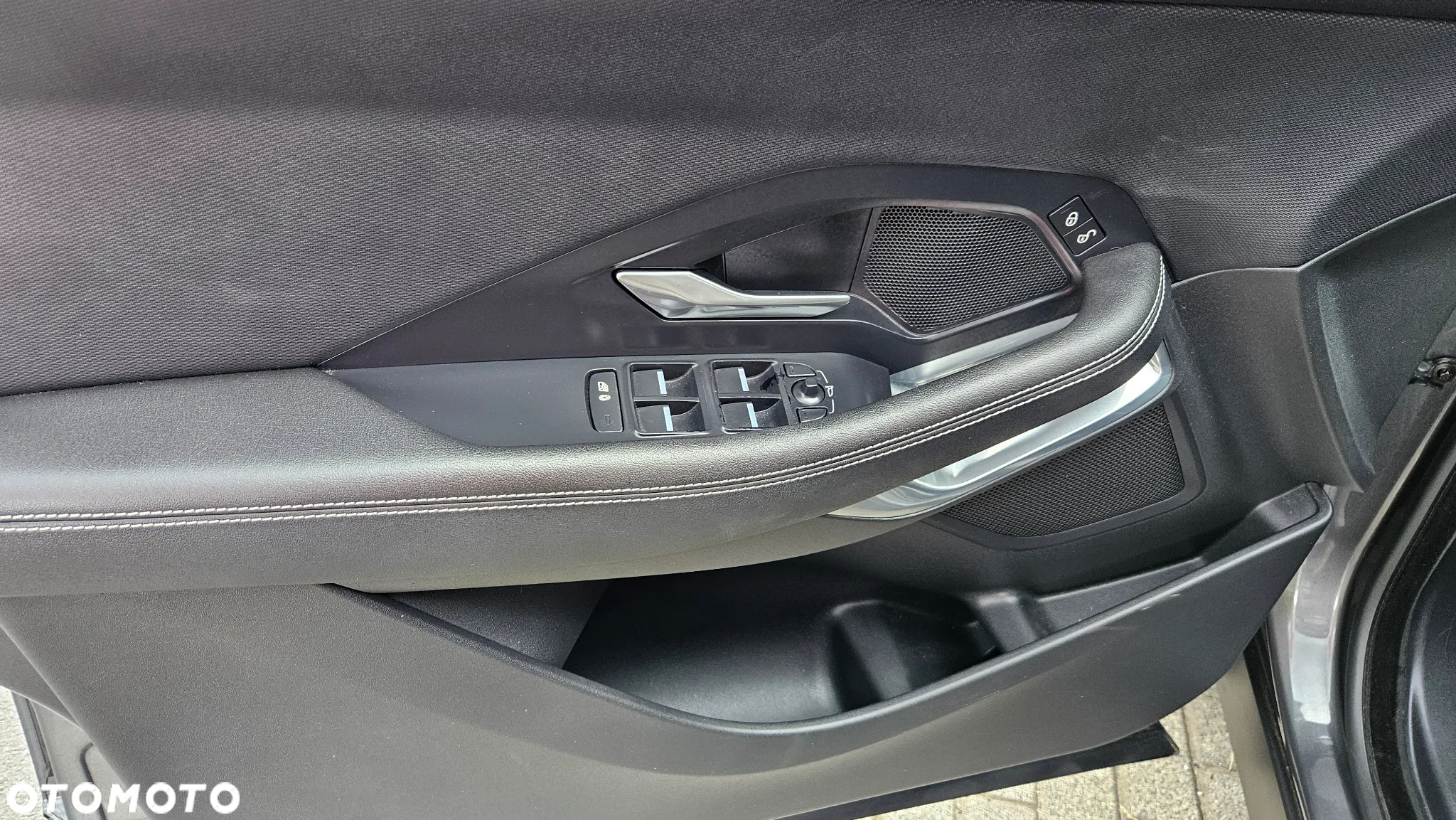 Jaguar E-Pace 2.0 i4D FWD R-Dynamic S - 18