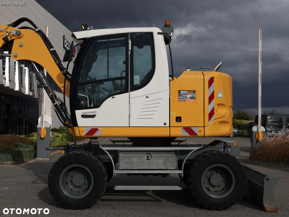 Liebherr A910 Compact - 11