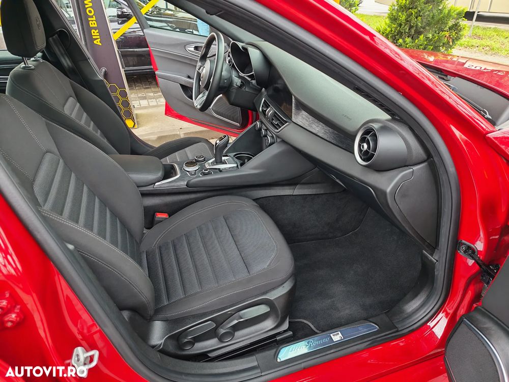 Alfa Romeo Giulia 2.0 Turbo RWD AT8 - 11